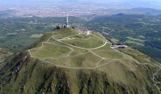 Puy de Dôme, sommet accessible par train à crémaillère PMR
