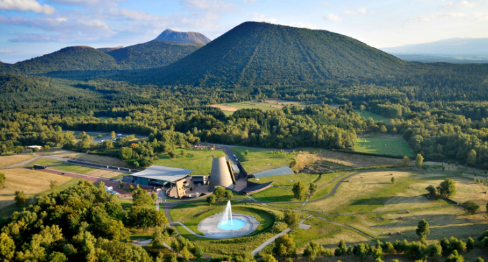 Vulcania, parc européen du volcanisme accessible PMR